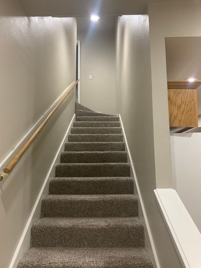 Building Photo - Spacious 3-Bed, 2.5-Bath Fourplex with Gar...