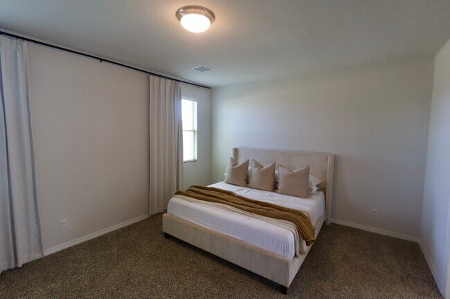 Building Photo - 51030 Hop Sage Pl