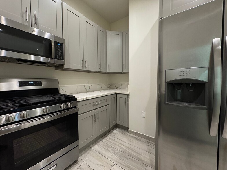 Building Photo - 14224 Friar St