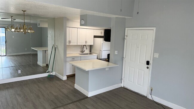 Building Photo - 9550 Deering Dr