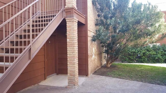 Building Photo - 9802 Cantera Ct