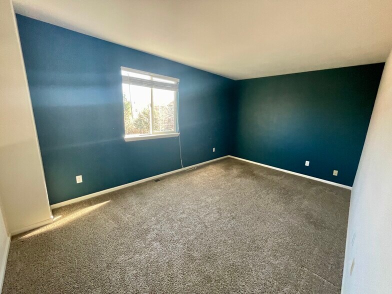 Building Photo - 1422 Hyacinth Way