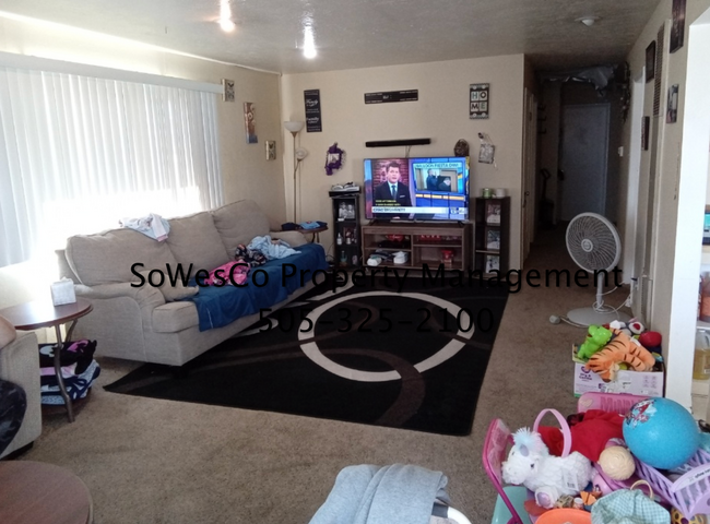 Building Photo - Large Four Bedroom Home!