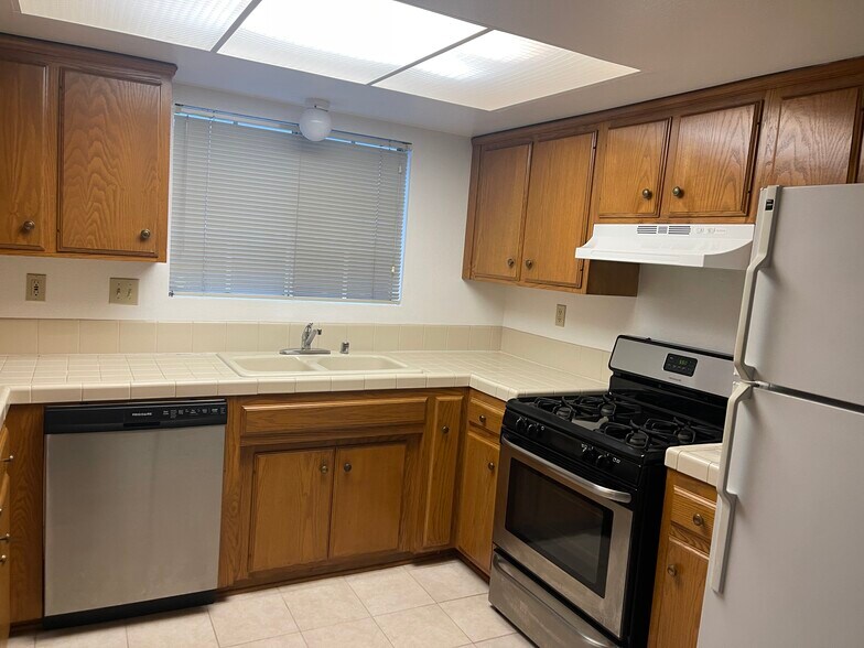 Building Photo - 215 W Lemon Ave