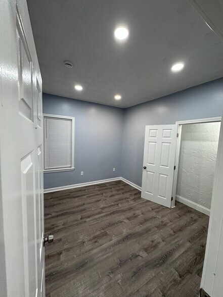 Building Photo - 143 Jencks St