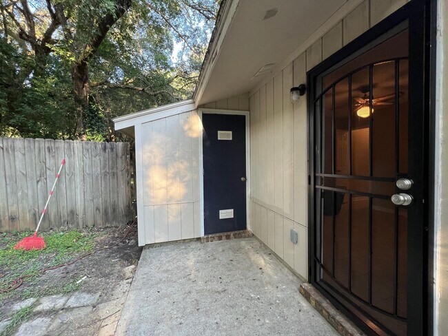 Building Photo - 2231 Treeo Ln