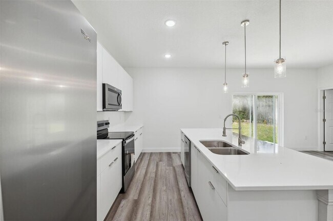 Building Photo - 16904 SW 30th Avenue Rd