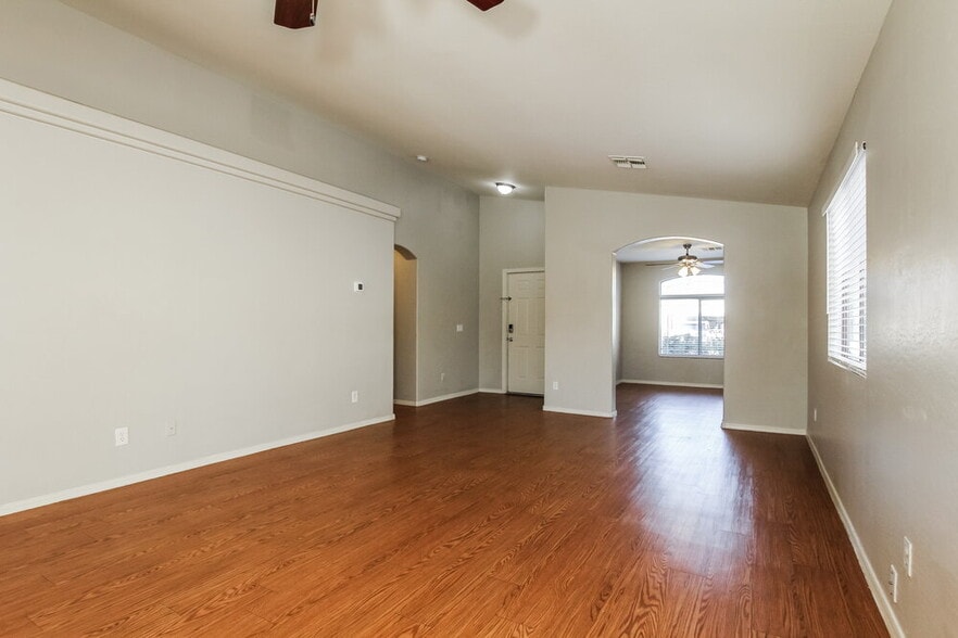 Building Photo - 3329 W Wayland Dr