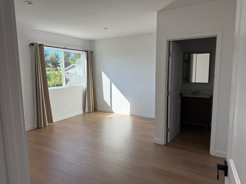 Building Photo - 18906 Lassen St