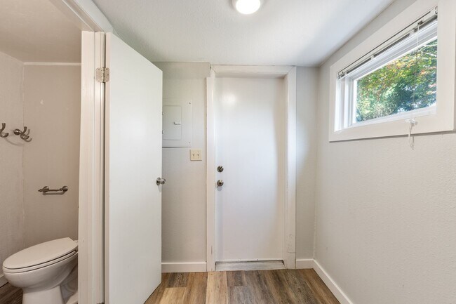 Building Photo - 1 BD available in the serene SW Hills