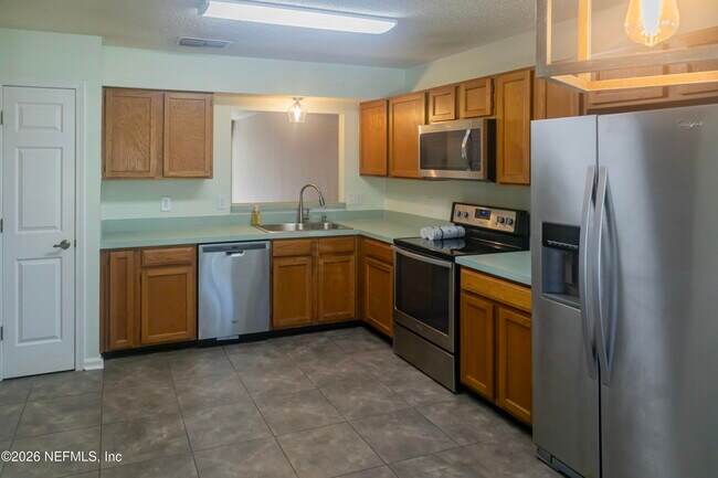Building Photo - 1714 Ashmore Green Dr