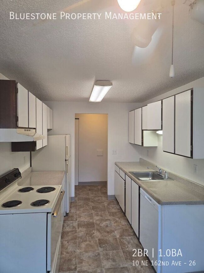 Building Photo - 10 NE 162nd Ave