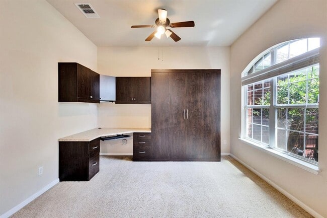 Building Photo - 507 King Eider Ln
