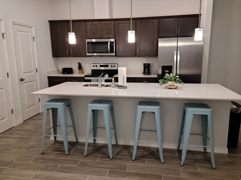 Building Photo - 8 Serenade Pl