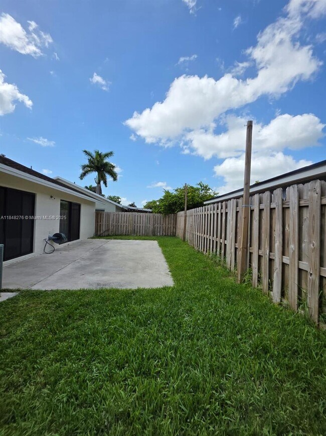 Building Photo - 13412 SW 116th Ct