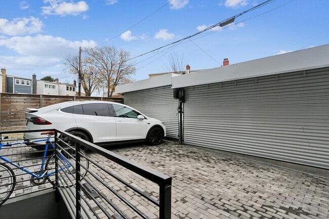 Building Photo - 517 Montana Ave NE