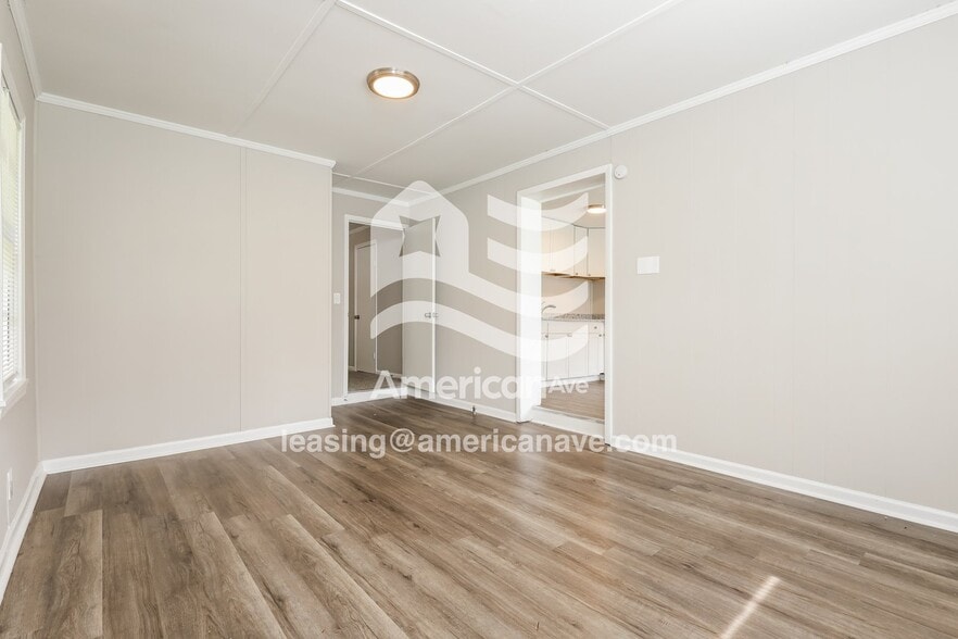 Building Photo - 3020 16th Ave SW