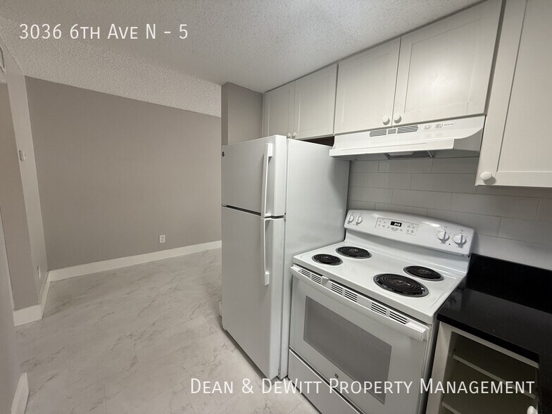 Building Photo - 1 Bed/1 Bath - Unit 5