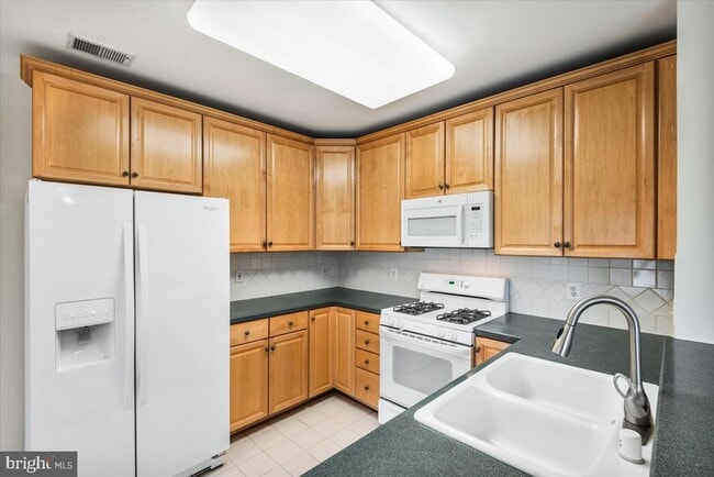 Building Photo - 710 Norfolk Ln