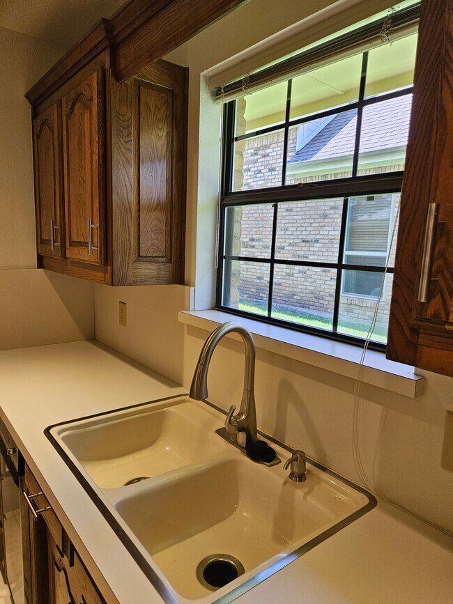 Building Photo - 3913 Davis Cir