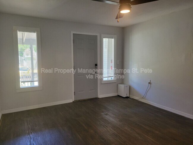 Building Photo - 618 17th Ave S