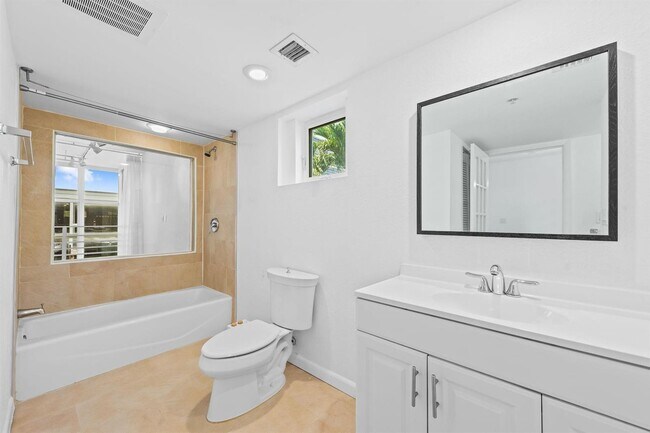 Building Photo - Southeast 15th Street, Fort Lauderdale, FL 33316 - 2 BR 2 BA single-family home