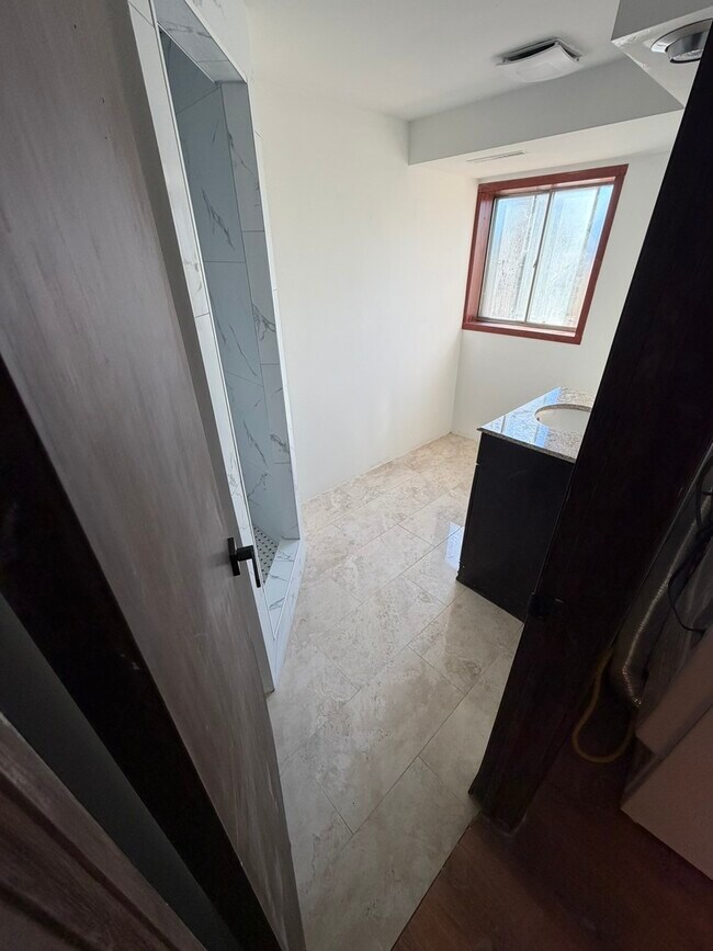 Building Photo - 8901 Octavia Ave