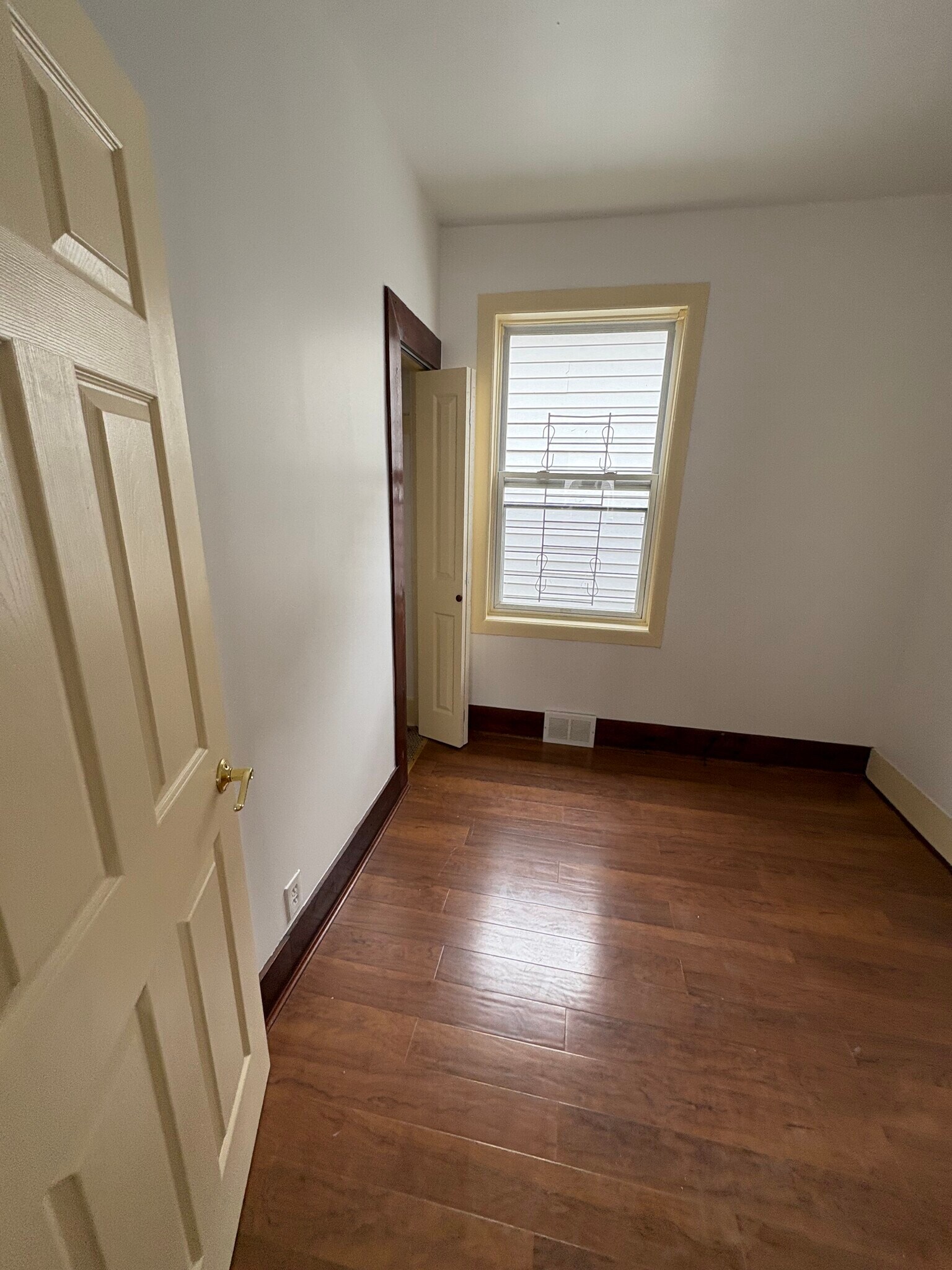 Building Photo - 3983 Talbot St