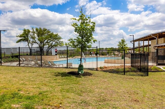 Building Photo - 218 Glass Mountains Wy