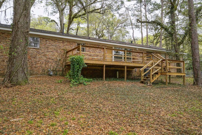 Building Photo - Sublease: Available 7/22/25 Beautiful 4/2 ...