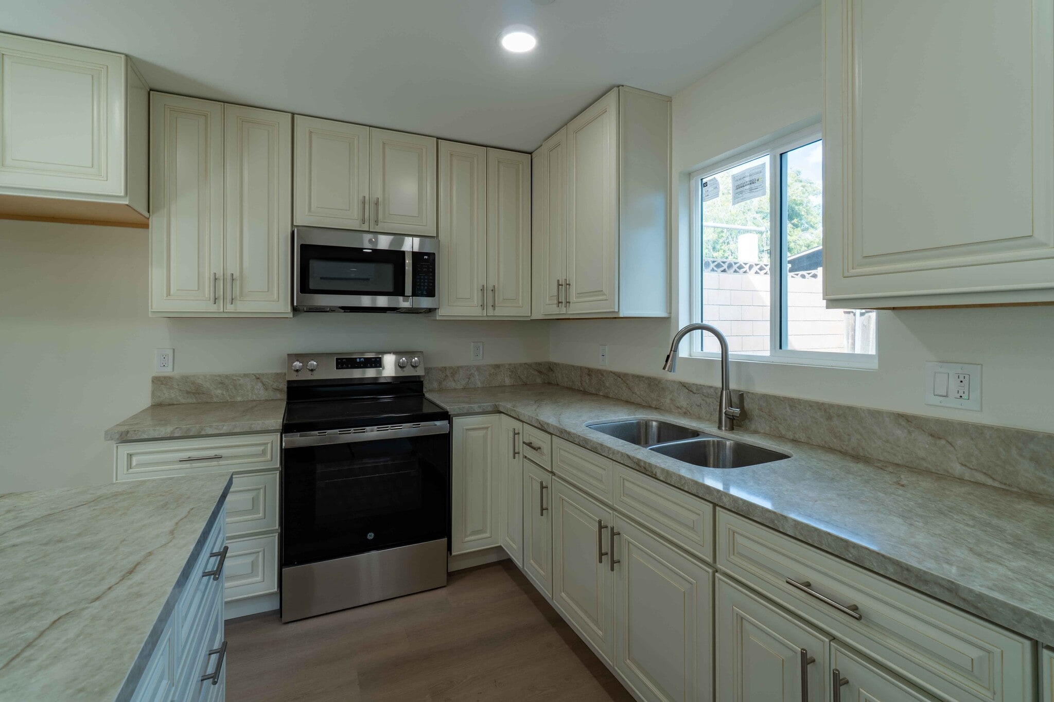 Building Photo - 6 Princeton Ave