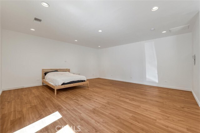 Building Photo - 11159 La Maida St