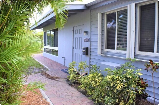 Building Photo - 4411 E Tradewinds Ave
