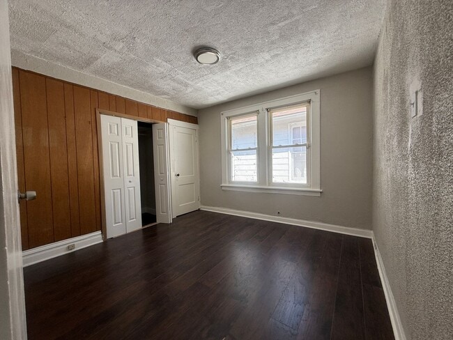 Building Photo - 2 bedroom home - Pagedale - Easy Access