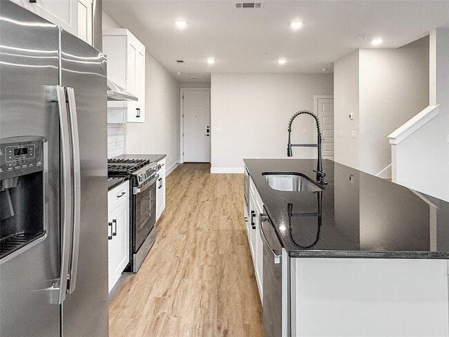 Building Photo - 5611 Mobeetie Lp