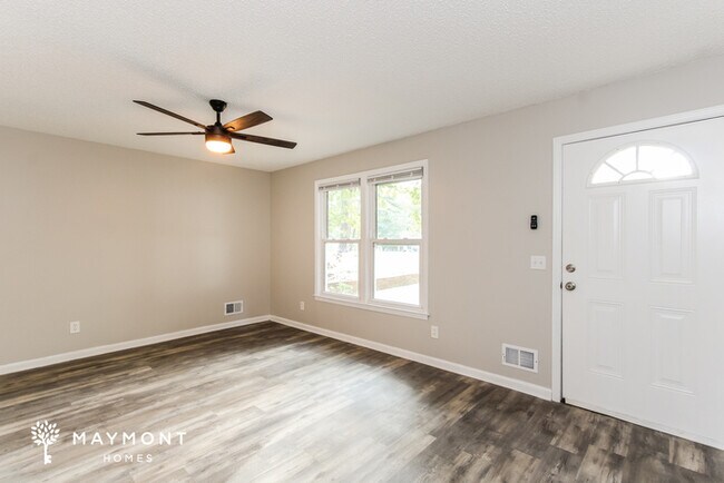 Building Photo - Charming 3-Bedroom