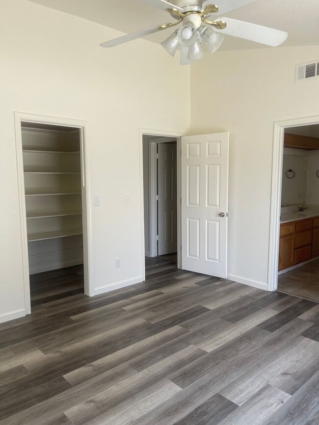 Building Photo - Coming Soon! Charming 3-Bedroom, 2-Bathroom Home for Rent in Quiet Neighborhood