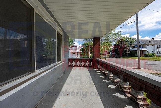 Building Photo - 3872 E 112th St