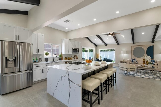 Building Photo - 7509 N Vía Del Elemental