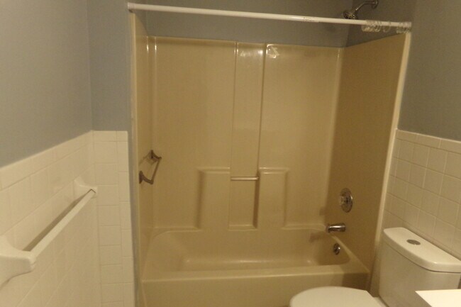 Building Photo - 229 E Southern Heights Ave