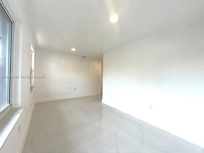 Building Photo - 228 NW 32nd Ave