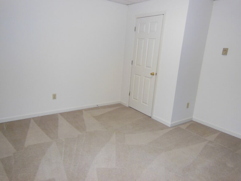 Bonus Room - 303 McDougal Ave