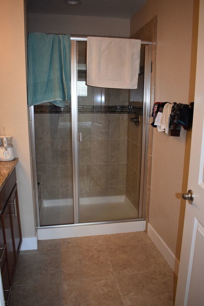 Building Photo - 611 Grandview Meadows Dr