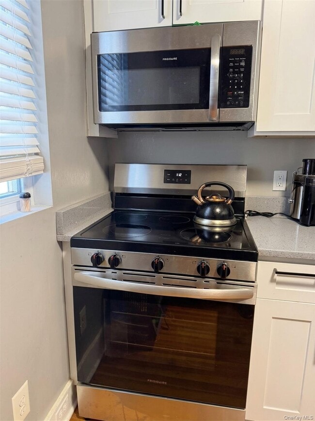 Building Photo - 52 Maple Pl