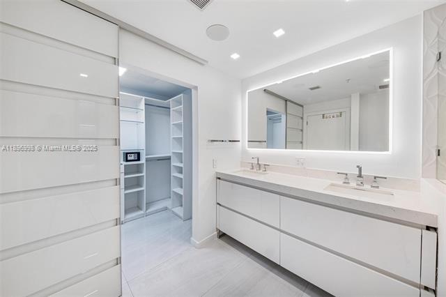 Building Photo - 360 CONDO