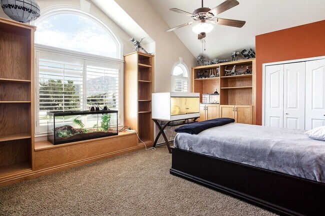 Building Photo - Bright and Spacious Living in Willow Creek