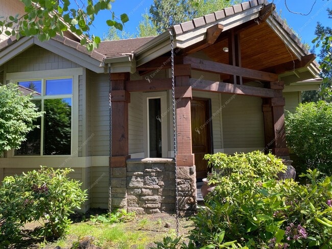 Building Photo - Experience Luxury Living in Broken Top wit...