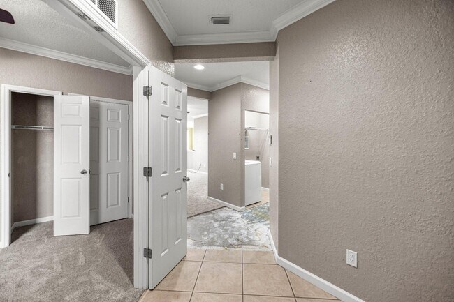Building Photo - 4555 SW 52nd Cir