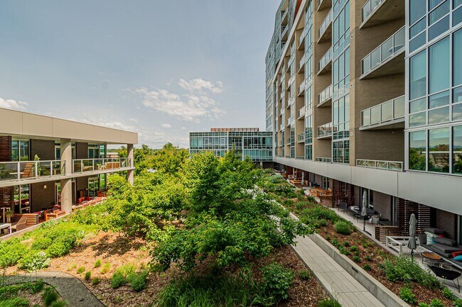 Building Photo - LUX 1BD, 1.5BA Lakehouse Condo with Balcony