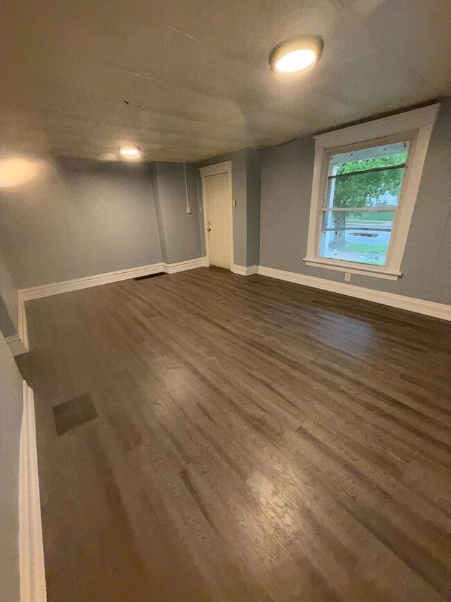 Building Photo - 736 Lawndale Ave